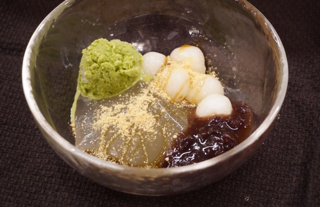 Yoshino Honkuzu Tengyokudo warabi mochi and matcha ice cream